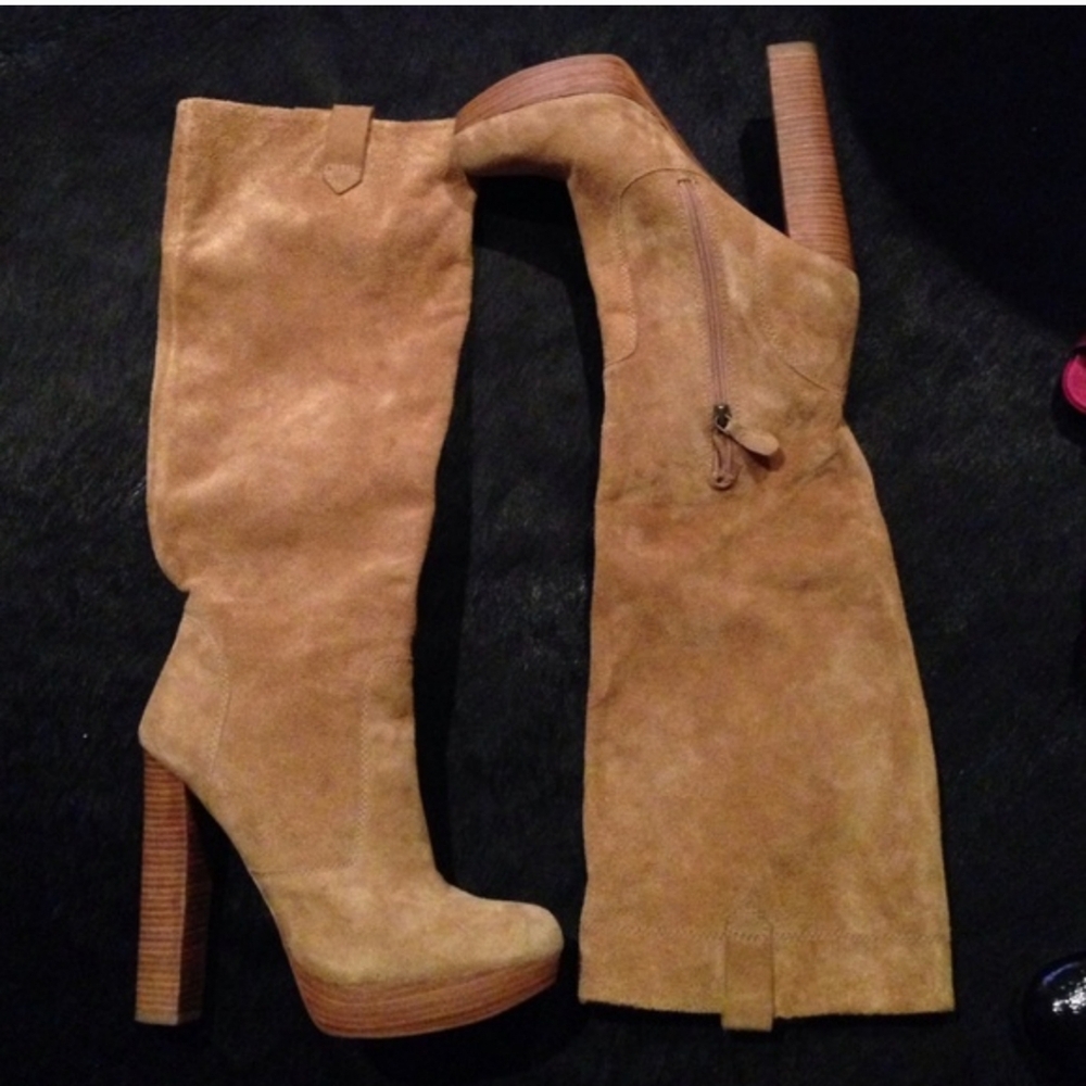 #70 Suede boots